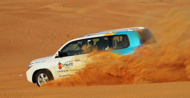 Safari dans le désert de Dubaï, balade en quad, promenade à dos de chameau et planche à voile