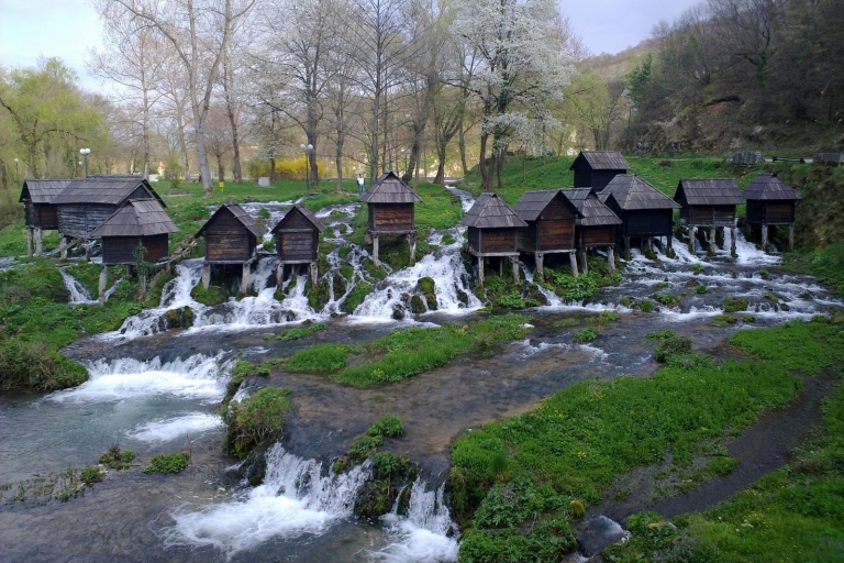 Ville de Travnik et cascades de Jajce