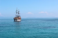 Desde Kusadasi, crucero en bote de día completo - Housity