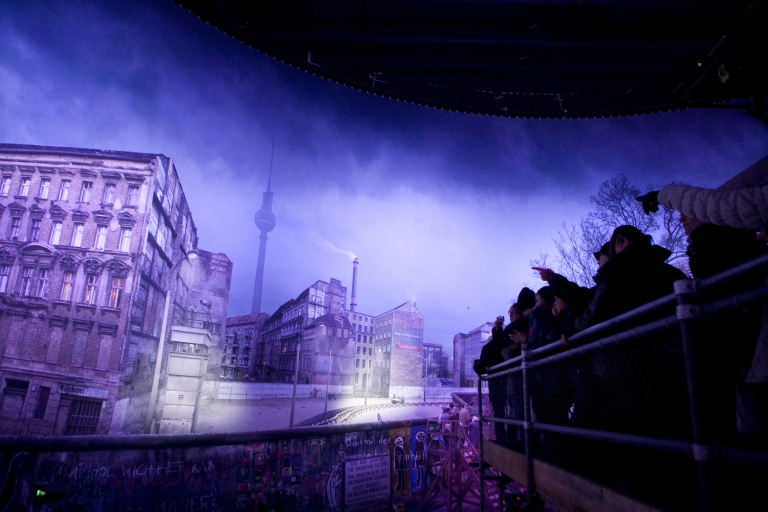 THE WALL: bilet na asisi Panorama BerlinTHE WALL: bilet na panoramę Berlina autorstwa artysty asisi