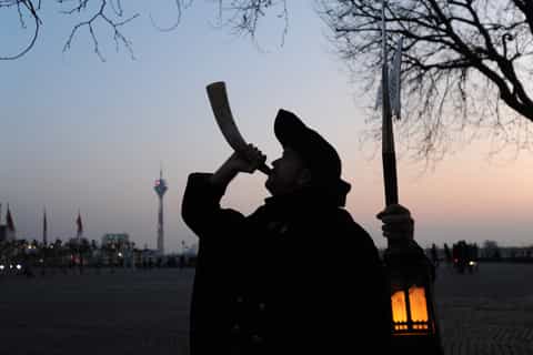 Düsseldorf: Guided Tour with a Night Watchman