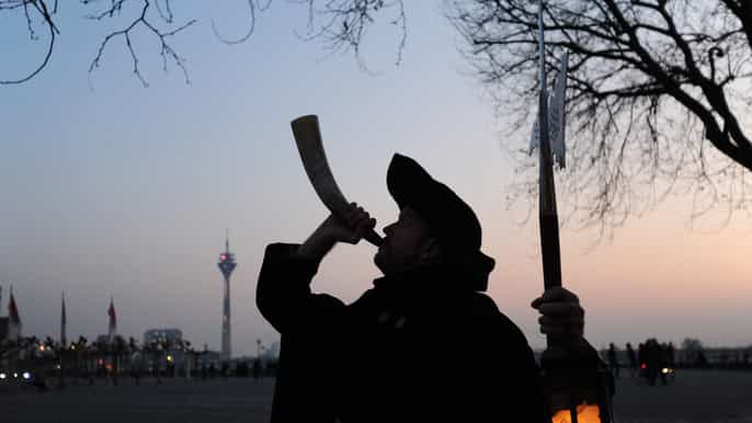 düsseldorf tour guiado con un vigilante nocturno