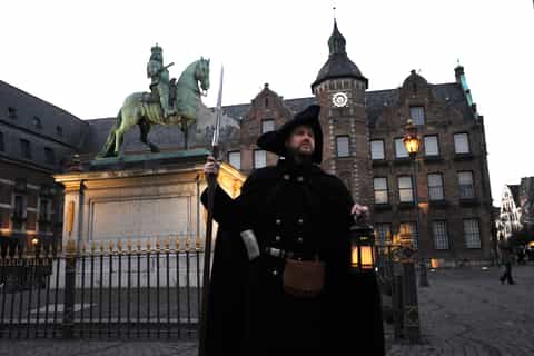 Düsseldorf: Guided Tour with a Night Watchman