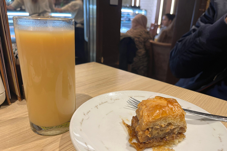 Visite culinaire d'un village ethnique avec une courte randonnée en montagne en optionExcursion en groupe en anglais avec prise en charge et retour à l'hôtel