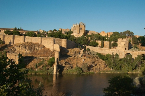 Ab Madrid: Tour nach Toledo mit Weinprobe und 7 DenkmälernTour ohne Eintritt zu Sehenswürdigkeiten