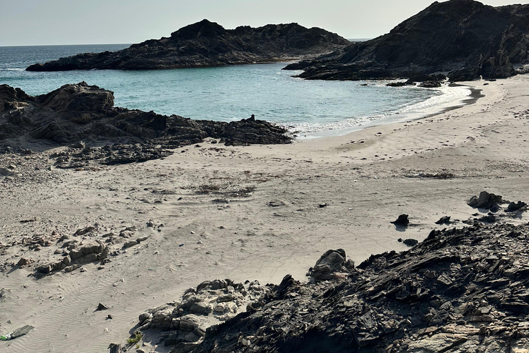 Sterrenlicht aan de kust: een avontuur met een terreinwagen en overnachting op Fazayah BeachSterrenlichtkusten: 4WD-avontuur met overnachting op Fazayah Beach