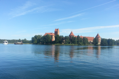 Vilnius: Tour privato del Parco di Paneriai, del Castello di Trakai e di KernavėVilnius: Parco Paneriai privato, Castello di Trakai, Tour di Kernavė