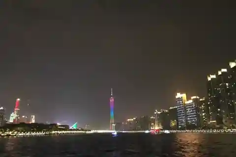 Crucero Nocturno por el Río de las Perlas con Traslados Privados en Guangzhou