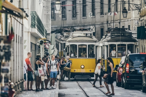 Porto: Prywatny transfer z / do lotniska w LizbonieLizbona na lotnisko w Porto lub prywatny transfer do miasta przez Minivan