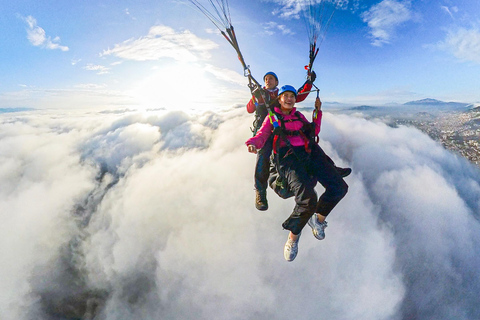 Quito: Paragliding Flight from the Teleférico with 360 Video