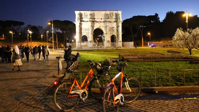 rome by night bike tour with pizza