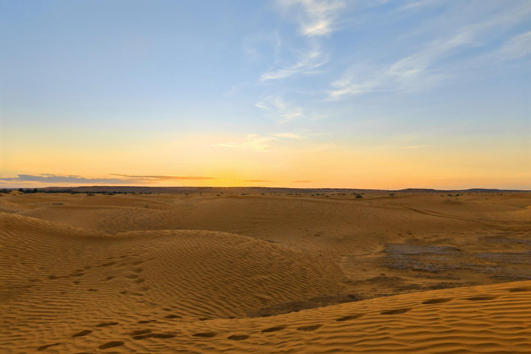 Dżerba: Zachód słońca, wschód słońca i jedna noc w berberyjskim namiocie.Dżerba: zachód słońca, wschód słońca i jedna noc w berberyjskim namiocie.