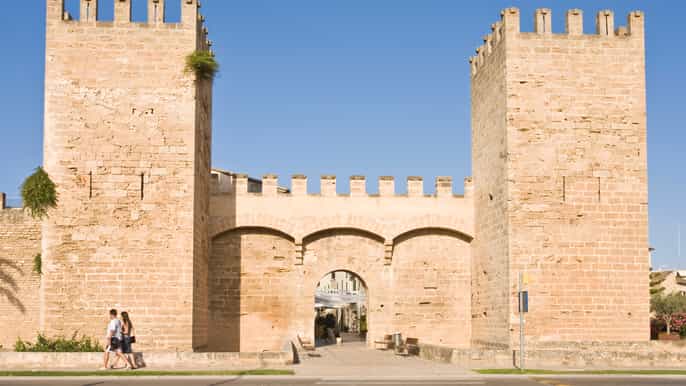 alcudia old town private tour