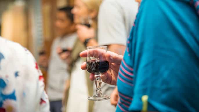 paris 2.5–hour montmartre wine and bistro tour