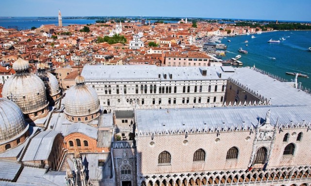 Venice: Doge's Palace small group tour with a local guide
