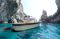 Capri, passeio de barco de 2 horas com happy hour - Housity
