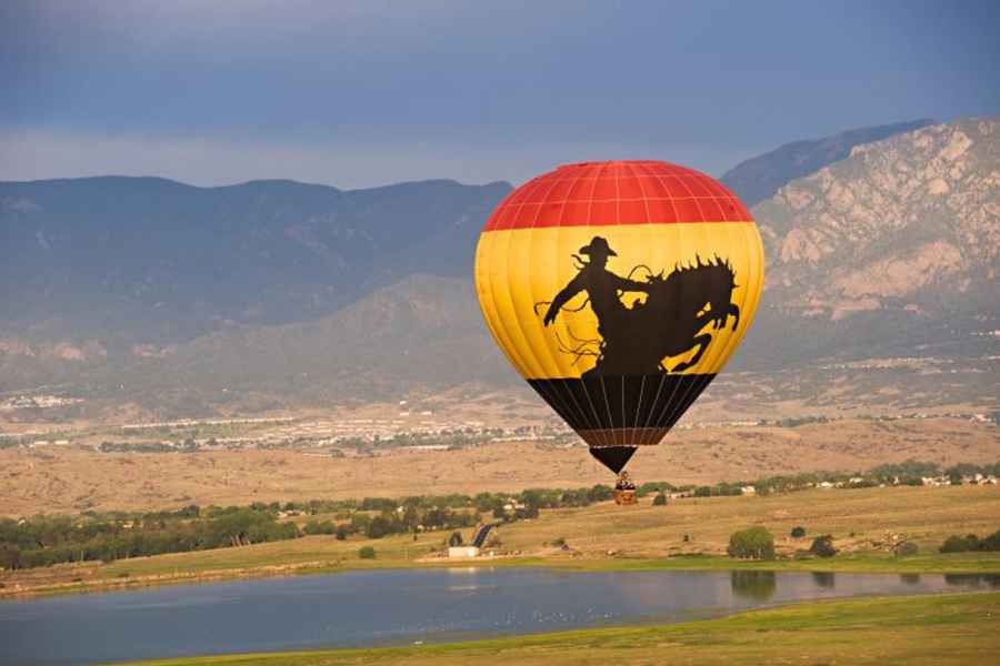 Colorado Springs: Sonnenaufgang Heißluftballonfahrt. Foto: GetYourGuide