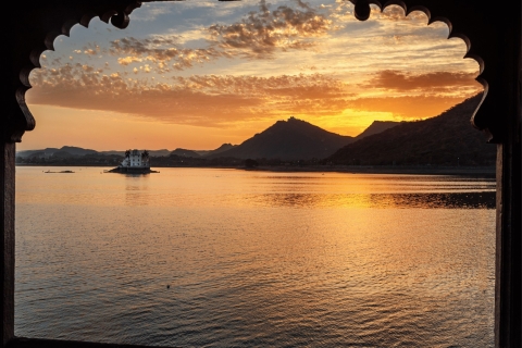 Best of Udaipur Guided Full Day City Sightseeing Tour by Car