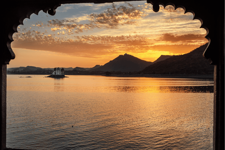 Best of Udaipur Geführte Ganztags-Stadtbesichtigungstour mit dem Auto