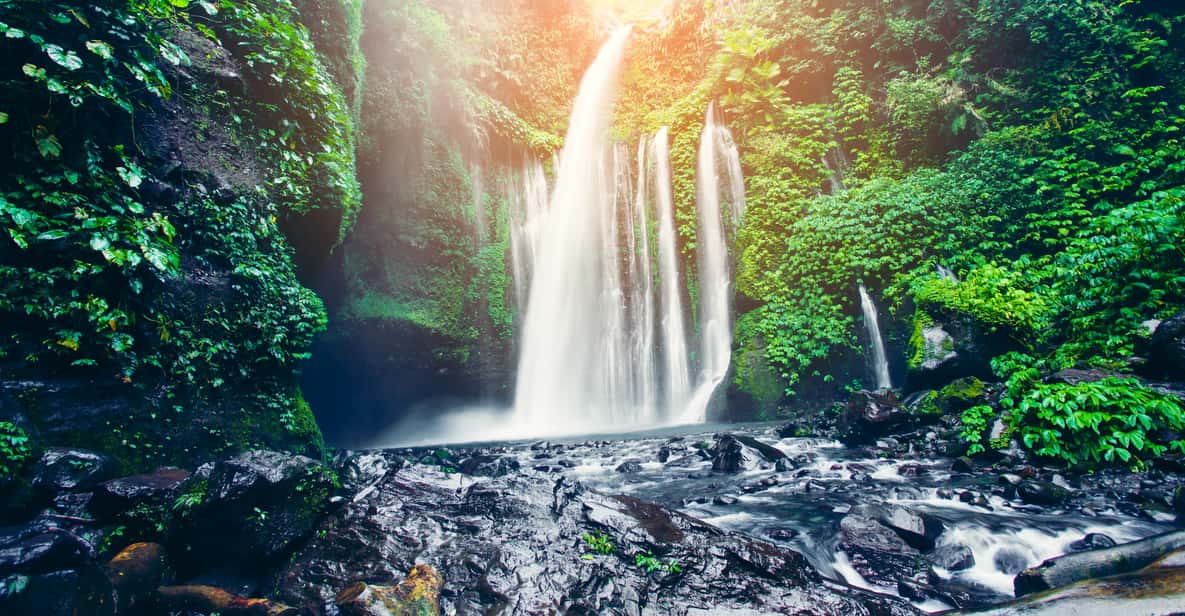 Tiu Kelep e Sendang Gile Waterfall Trekking Tour