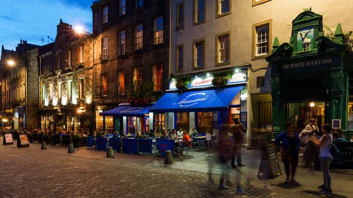 edinburgh scottish whisky experience with a local