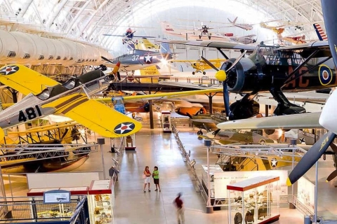 Air & Space en American History Museum: begeleide combo-tourAir & Space + AHM Private Combo Tour in het Engels