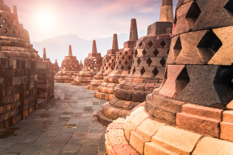 Yogyakarta : palais, château d'eau et grand temple de l'UNESCO