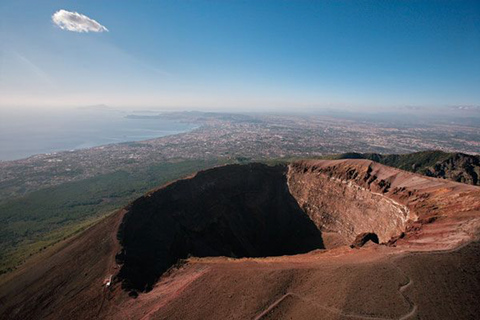 From Naples: Pompeii and Vesuvius Tour with LunchRegular Group Tour