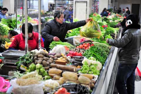 Hangzhou: Private Cooking Class and Local Market Tour