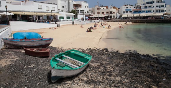 From Lanzarote: Day Trip to Fuerteventura and Corralejo