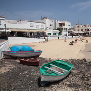 From Lanzarote: Day Trip to Fuerteventura and Corralejo