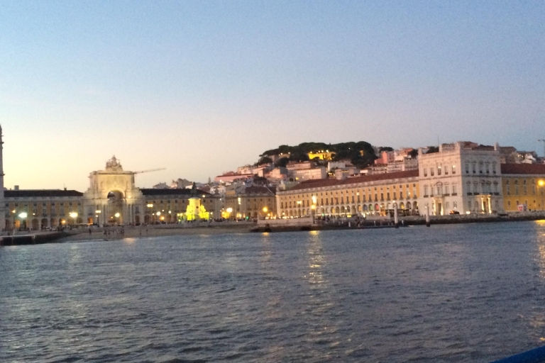 Sonnenuntergang Lissabon: 2 Stunden private Bootsfahrt