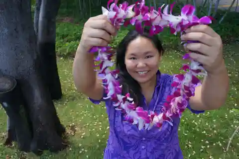 Maui: Kahului Airport (OGG) Traditional Lei Greeting