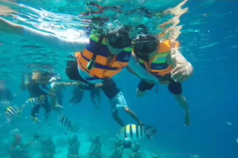 Lombok: Gili Islands Glass Bottom Boat Tour with Snorkeling