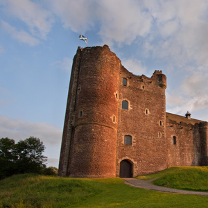 From Edinburgh: Outlander Adventure Day Tour with Entry