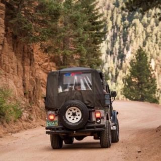 Colorado Springs: Garden of the Gods and Foothills Jeep Tour