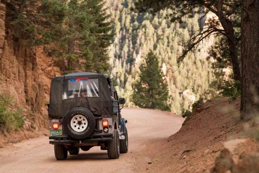 Colorado Springs: Garden of the Gods und Foothills Jeep Tour. Foto: GetYourGuide