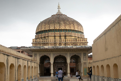 De Delhi: Excursão guiada particular de 1 dia pela cidade rosa de JaipurDelhi a Jaipur de carro + motorista com guia