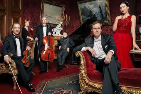 St. Petersburg: Russian Classical Concert and Palace Tour