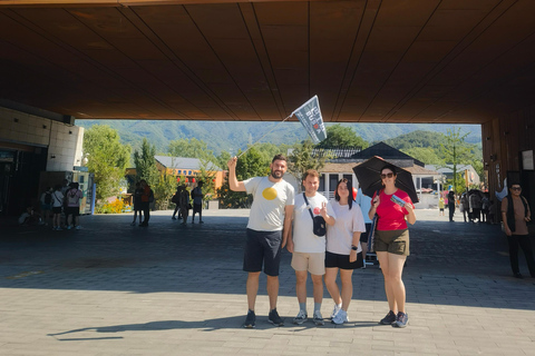 Popołudniowy transfer autobusem do Wielkiego Muru w Mutianyu + bilet wstępuTransfer samochodem do Mutianyu z biletem wstępu + odbiór z hotelu