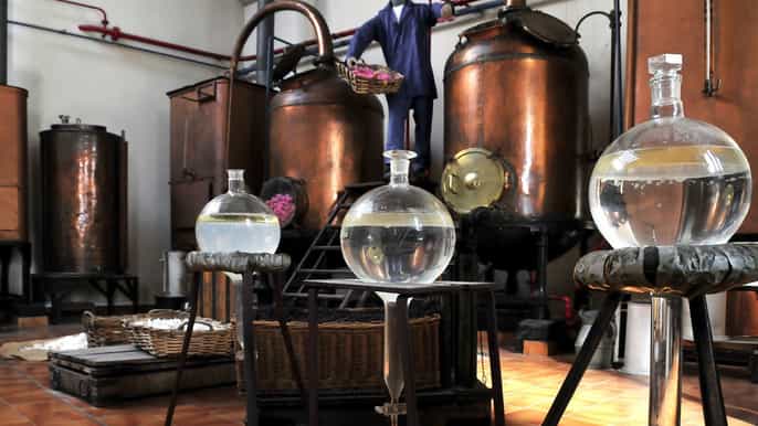grasse créez votre propre parfum dans une parfumerie