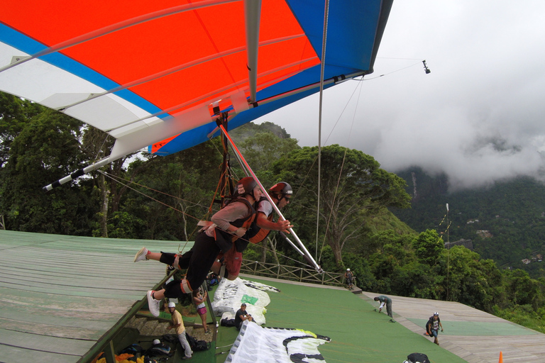 Abenteuer Drachenfliegen in Rio de JaneiroRio de Janeiro: Gleitschirmabenteuer mit Hotelabholung