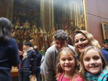 Louvre: Kinderfreundliche Privat-Tour für Familien Louvre: Kinderfreundliche Privat-Tour für Familien