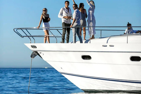 Cape Town: 3-Hour Private Luxury Yacht Charter with Drinks