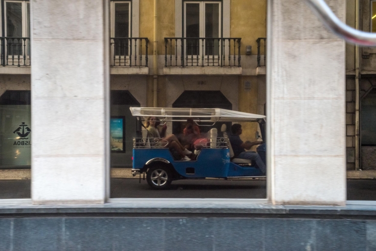 Lissabon: Stadtrundfahrt mit dem Tuk TukLissabon: Tuk Tuk-Rundfahrt, Abholung außerhalb vom Zentrum