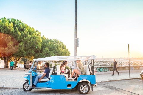 Lissabon: buurten van de stad-rondleiding per tuktukTuktuk-rondleiding — ophaalservice buiten het stadscentrum