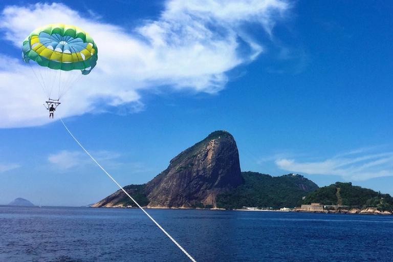 Rio de Janeiro: 2-timmars båttur med parasailing(!) Rio de Janeiro: 2-timmars båttur med parasailing