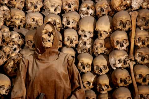 Roma: tour di cripte e catacombe con visita all'ossario