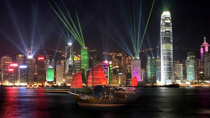 hong kong symphony of lights em cruzeiro chinês com bebida