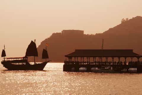Hong Kong: Cruise Tour to Stanley by Chinese Junk Boat